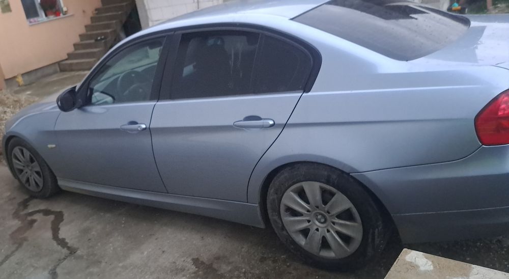Vând bmw seria 3 e90 320d facelift