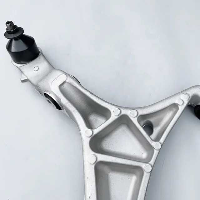 Носачи за GRAND CHEROKEE WK2 DODGE DURANGO  68282729AC носач алуминиев