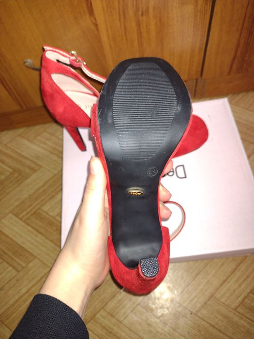 Дамски елегантни обувки 38 номер.Червен цвят.Официални,бални.