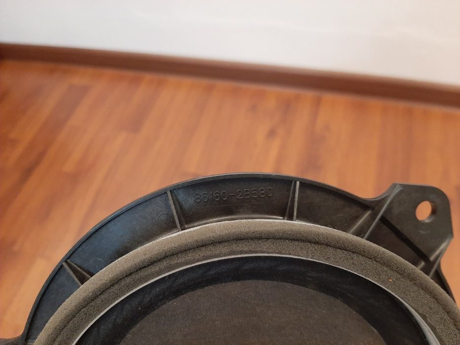 Продам Динамик передней двери Toyota