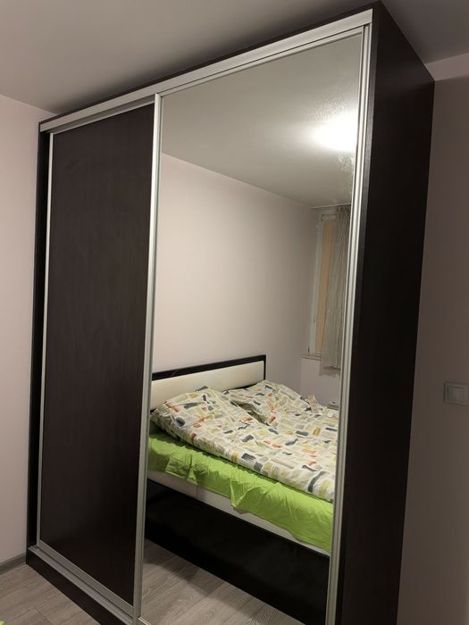 Гардероб с плъзгащи врати