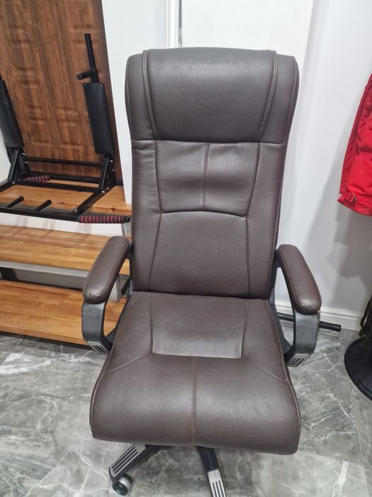 Продам офисное кресло кожанное