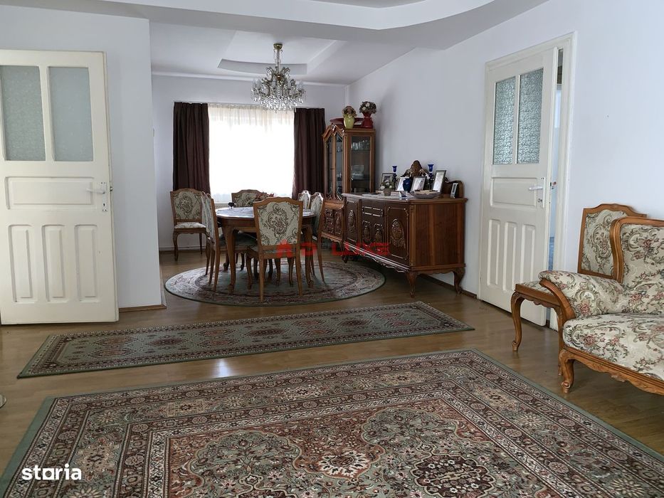 Casă / Vilă cu 6 camere în zona Sud-Est