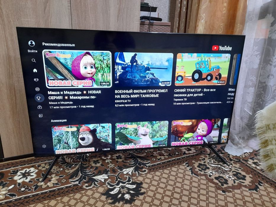 Большой 4К смарт телевизор Samsung 127см.