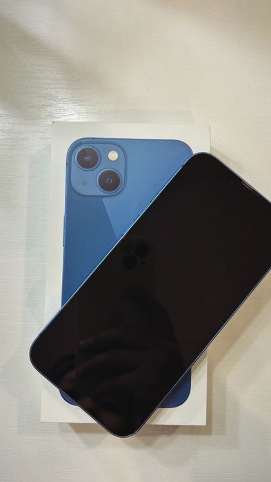 iPhone 13 в синем цвете