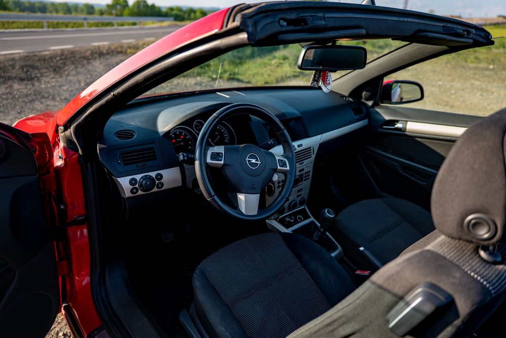 Opel Astra Twin Top Cabrio – 1.8 Benzină – Decapotabilă