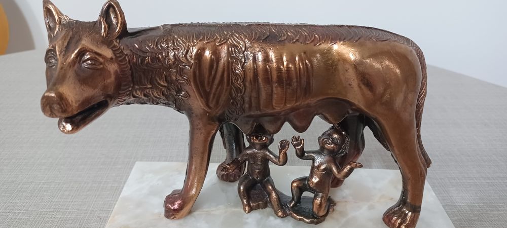 Lupa Capitolina / Lupoaica cu Romulus și Remus