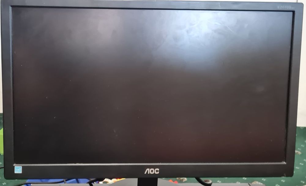 Vand pc complet- unitate, monitor, mouse, tastatura