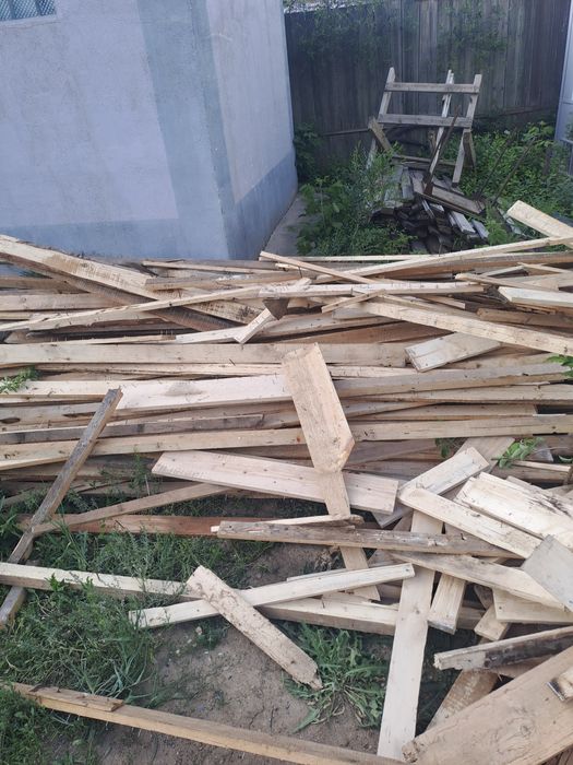 Продам доски б/у обрешотка , брусья , разные