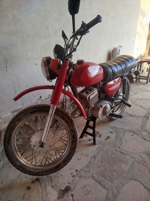 Mototsikl holati yaxshi rangi qizil qolgani telda gaplashamiz