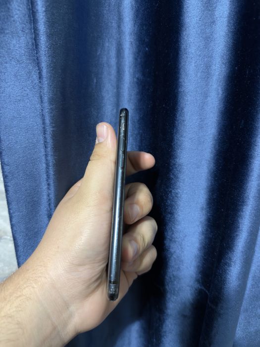 Продам Айфон SE 2020/64G