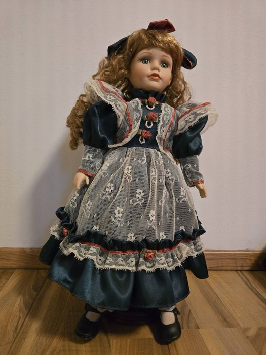 Порцеланова кукла закупена от Виена