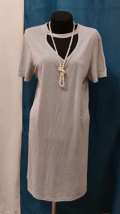 Продаю женские платья