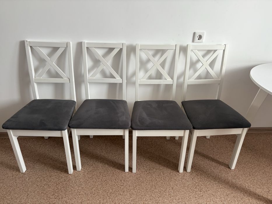 Кухонный стол со стульями