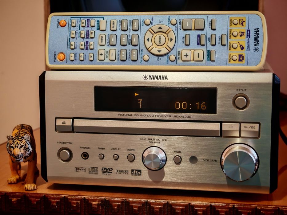Yamaha RDX-E700. Amplificator/DVD/CD/MP3/tuner RDS  Pianocraft Series. Bijuterie audio. Preț fix !