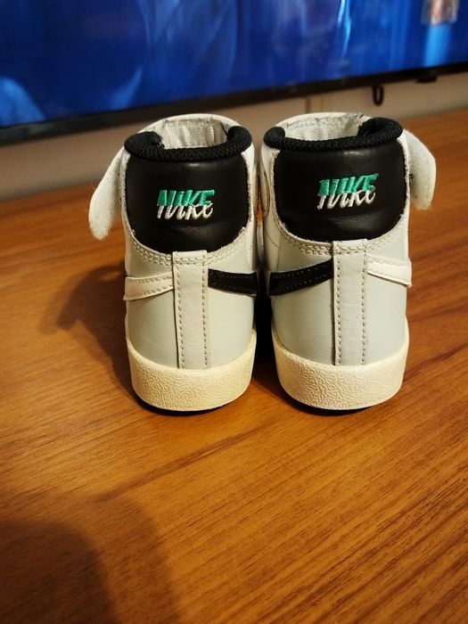 Nike mid-high Blazer Mid '77 de piele, mărimea 28,5