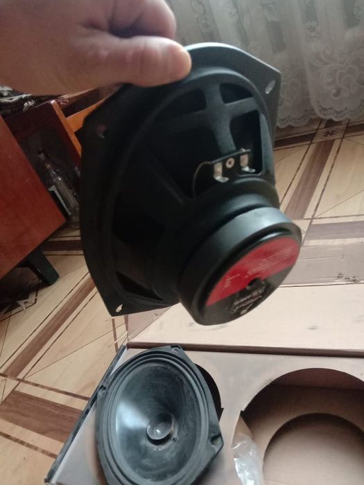 Продам колонки новые.