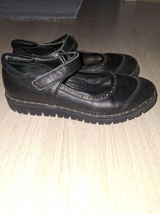 Продам обувь детскую