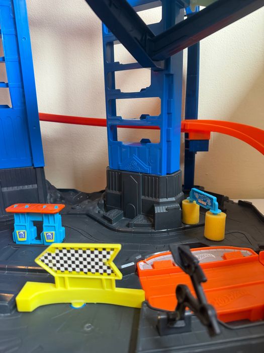 Set de joaca Hot Wheels Ultimate garage