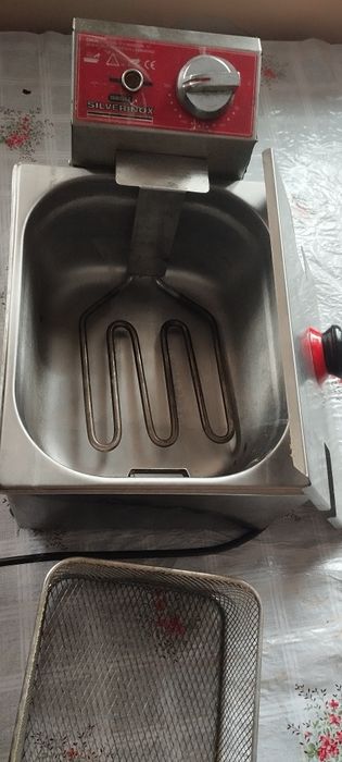 Фритюрница, в отличном состоянии, пользовались не долго, 1 месяц