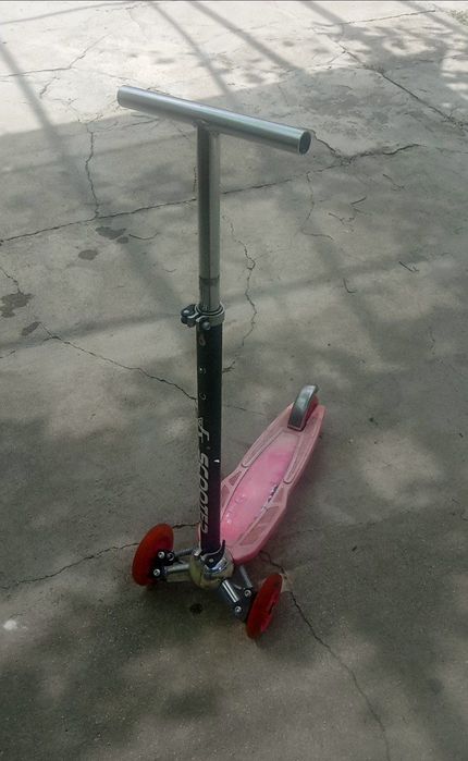 Продается детский самокат.