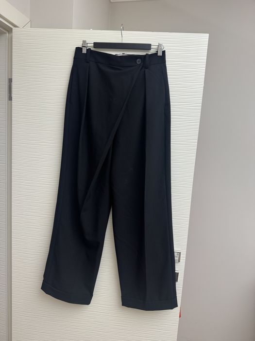 чисто нов широк асиметричен панталон в размер M Zara