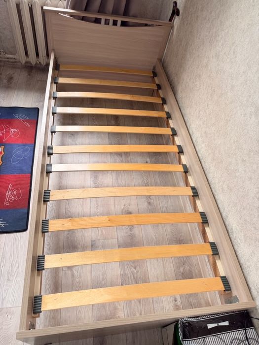 Продаю кровать без матраса