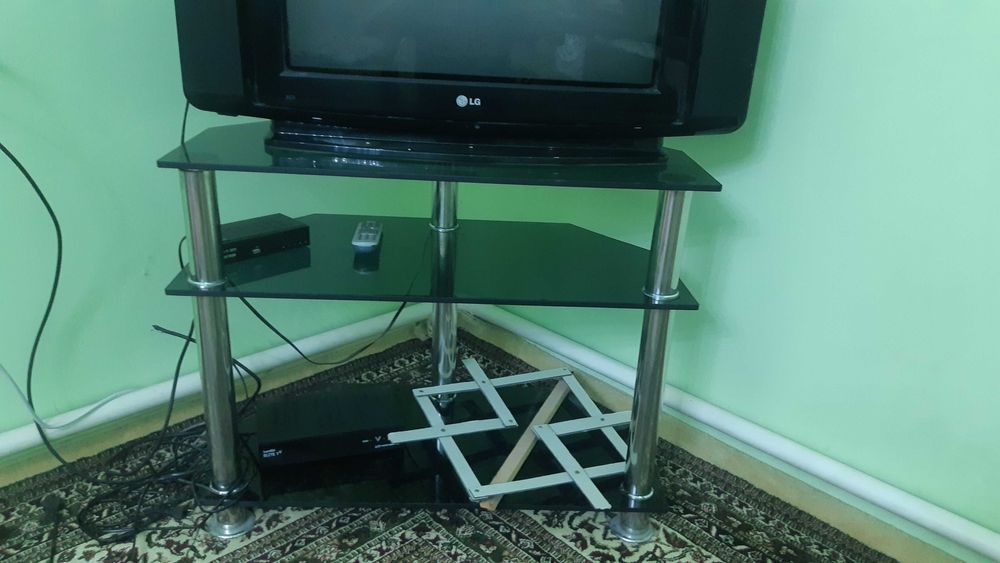 Телевизов LG с подставкой и 2 тв тюнером комплект