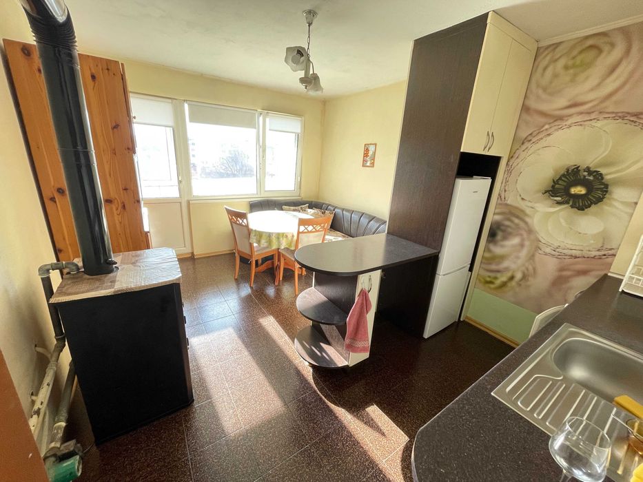 Дава се под наем Тристаен апартамент в Благоевград, Широк център - 85 кв.м за 388.62 € - Снимка #1