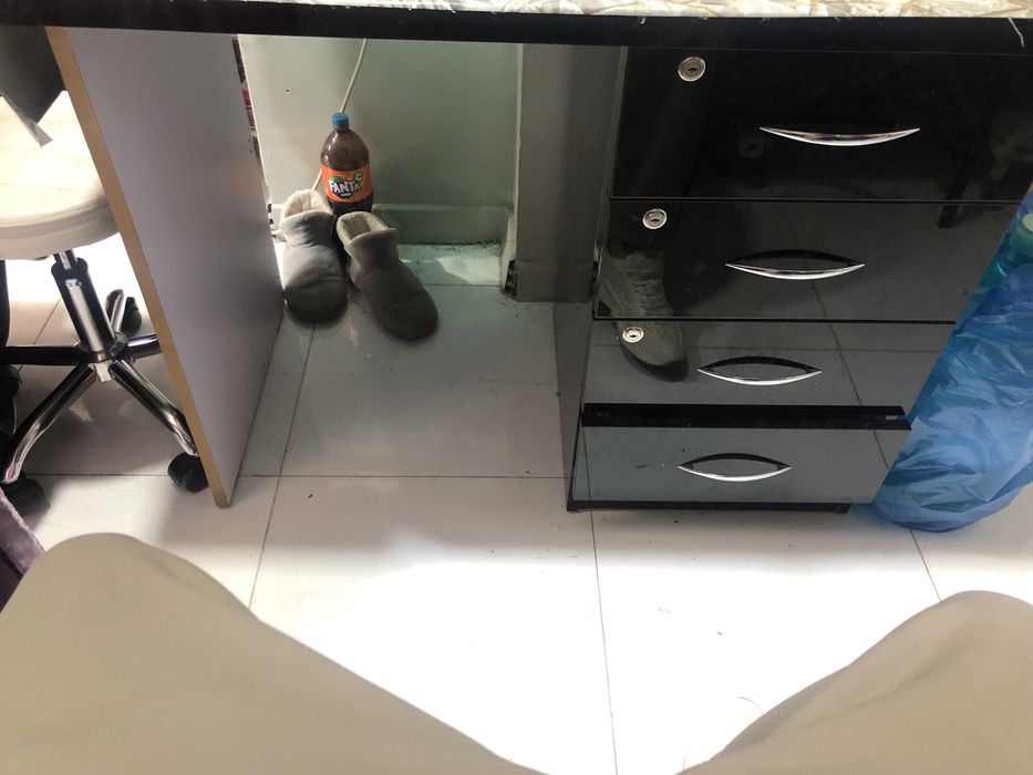 Маникюрные столы