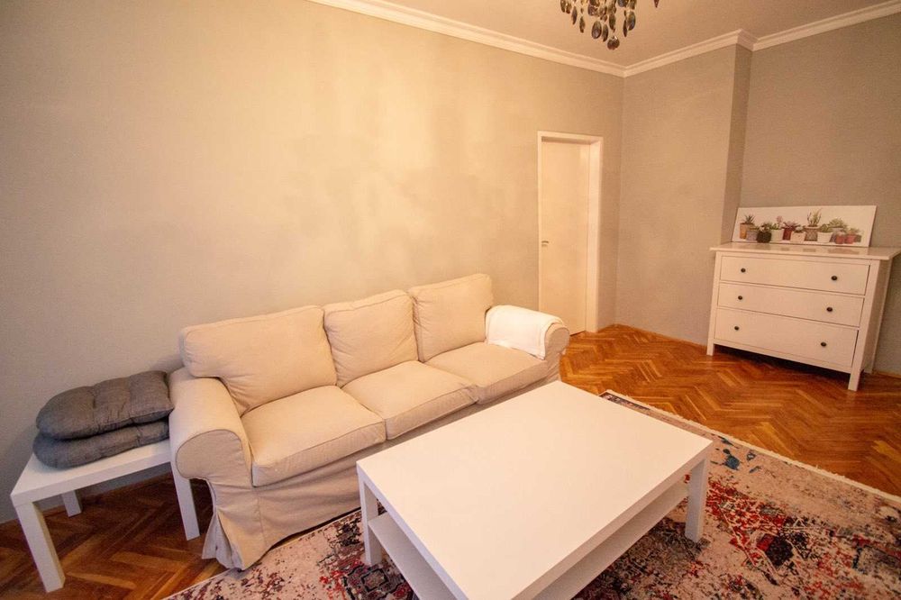 Дава се под наем Тристаен апартамент в София, Център - 100 кв.м за 600 € - Снимка #1