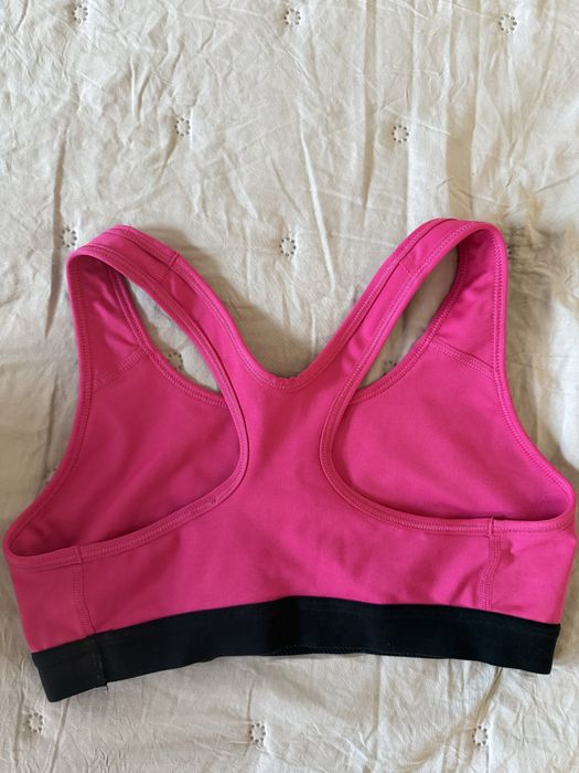 Дамско спортно бюстие Nike