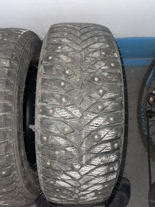 Продам зимние шины на шипах