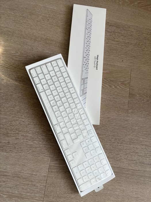 Apple Magic Keyboard cu Touch ID și Numeric Keypad – Silver – USB-C