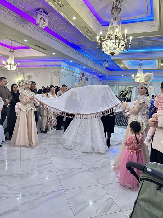 Срочно Би костюмдері сатылады