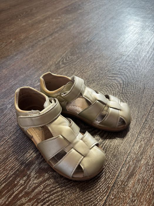 Сандали на девочку