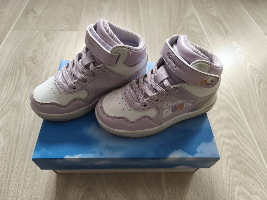 Високи сникърси Champion