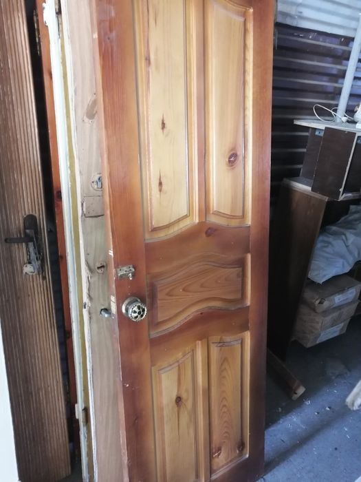 Двери межкомнатные, входные.