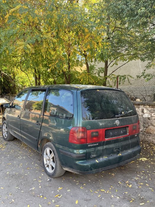 На Части може и цяла VW sharan 1.9 tdi мотор перфектен