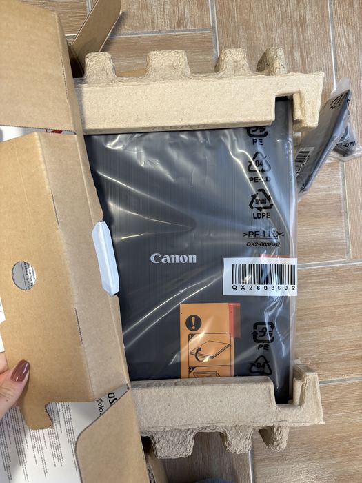 Скенер Canon.