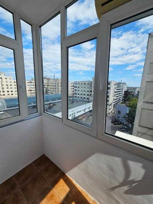 Vand garsoniera renovata in blocul de la CEC (ultracentral)