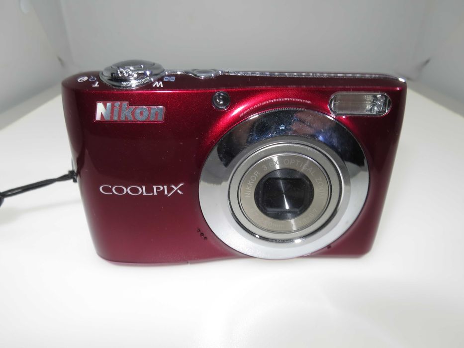 Nikon Coolpix L22 компактен цифров фотоапарат, червена дигитална камера, 12 мегапиксела, голям екран, тествана и работи отлично