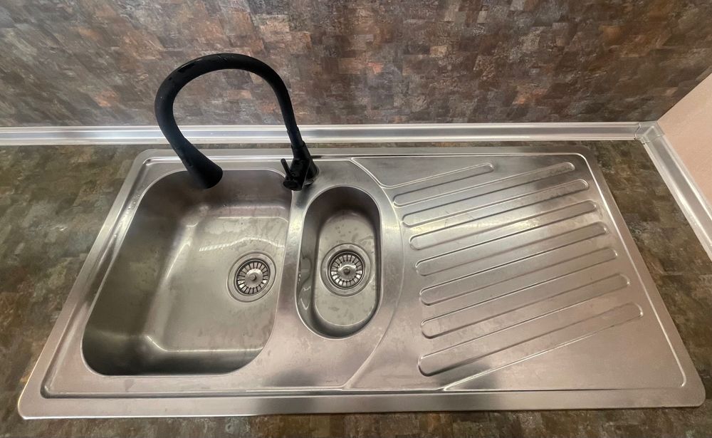 Кухня 4м с островче и уреди Electrolux – много добро състояние – Варна