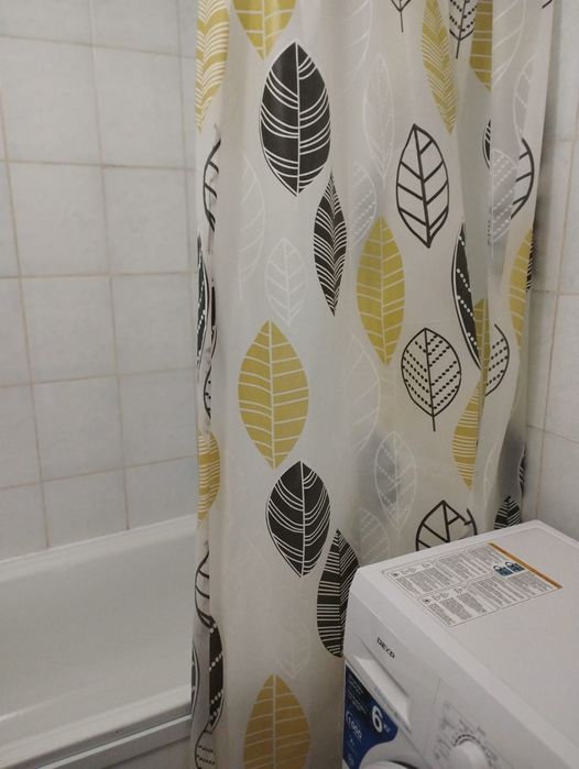 Сдам 1 кв 20 мкр, можно парням 90 тыс+ ком,на любой срок мебель, маш-а