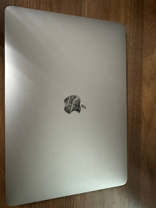 MacBook Air M1 Sotiladi