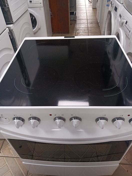 Свободно стояща печка с керамичен плот VOSS  2 години Гаранция!