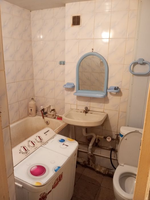 Квартира сотилади 2 хонали сентрда жойлашган 1қаватда ремонти ўртача