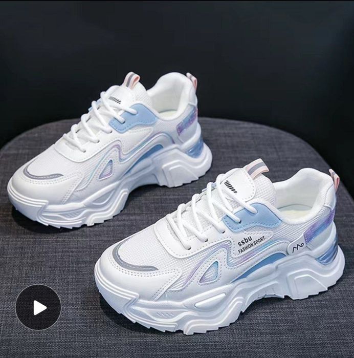 Женские кроссовки