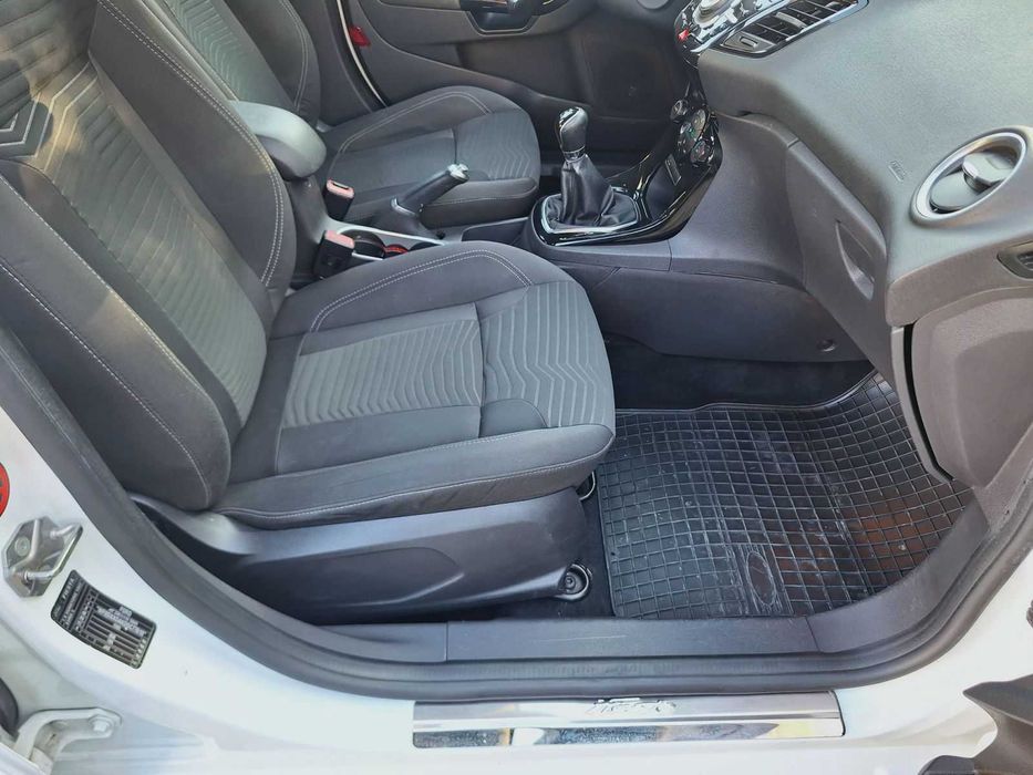 Продавам Ford Fiesta 2013