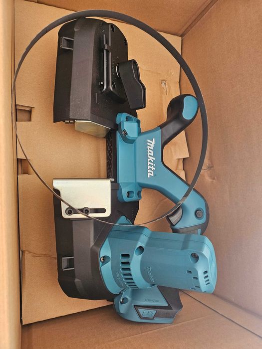 Fierastrau Makita DPB181Z cu banda, fara acumulatori sigilat